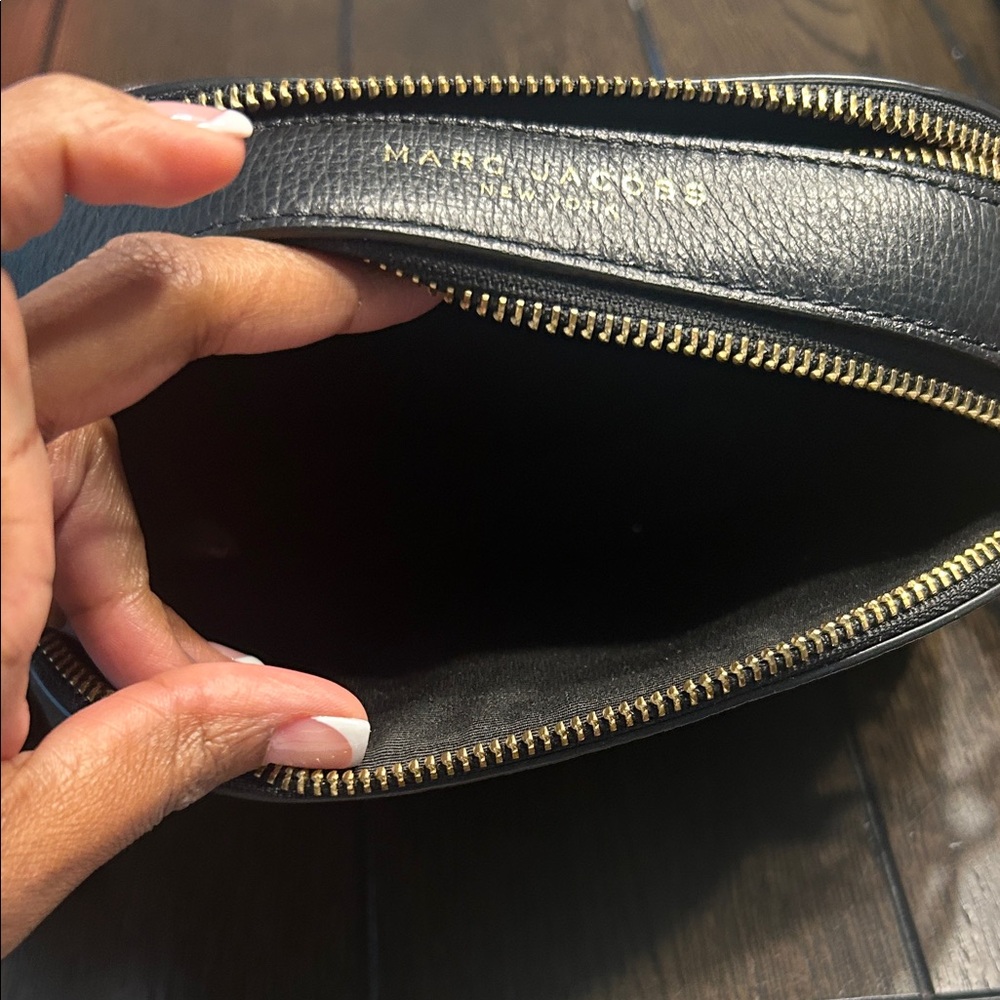 Marc Jacobs Black Leather Crossbody Bag - Picture 3 of 7